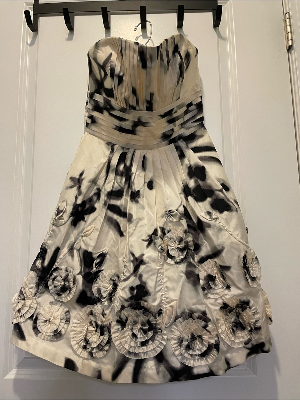 BCBGMAXAZRIA silk floral appliqué strapless dress size 2